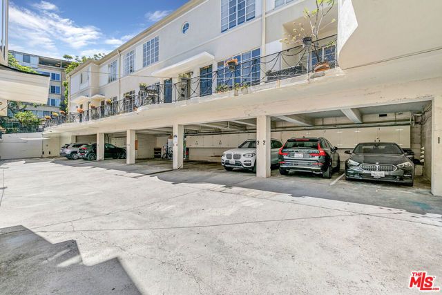 1882 El Cerrito, Los Angeles, CA 90068