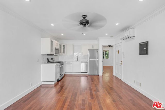 1882 El Cerrito, Los Angeles, CA 90068