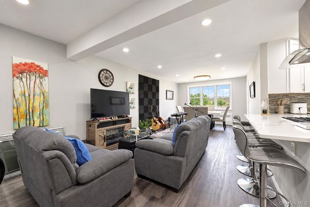 11 Balint Drive 541, Yonkers, NY 10710