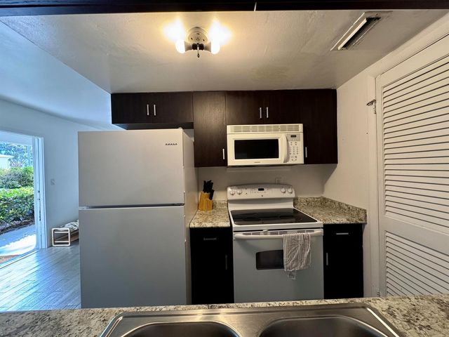 202 Lucerne Avenue Unit 12, Lake Worth Beach, FL 33460