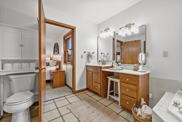 820 172nd AVENUE, Union Grove, WI 53182