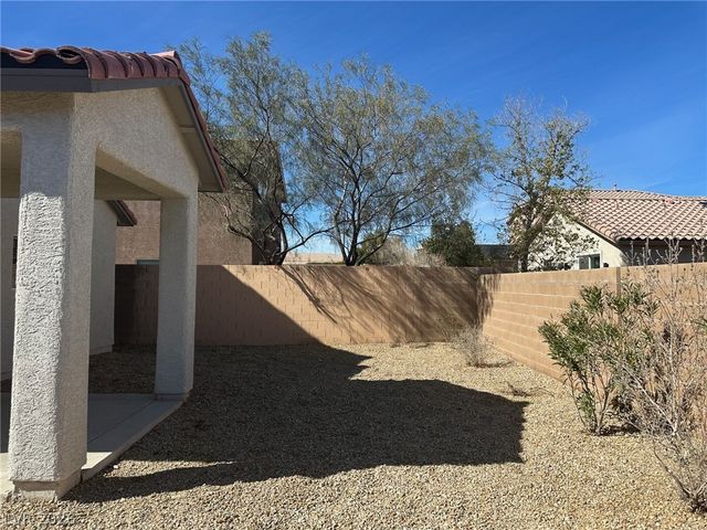 6472 Blue Iris Court, Las Vegas, NV 89141