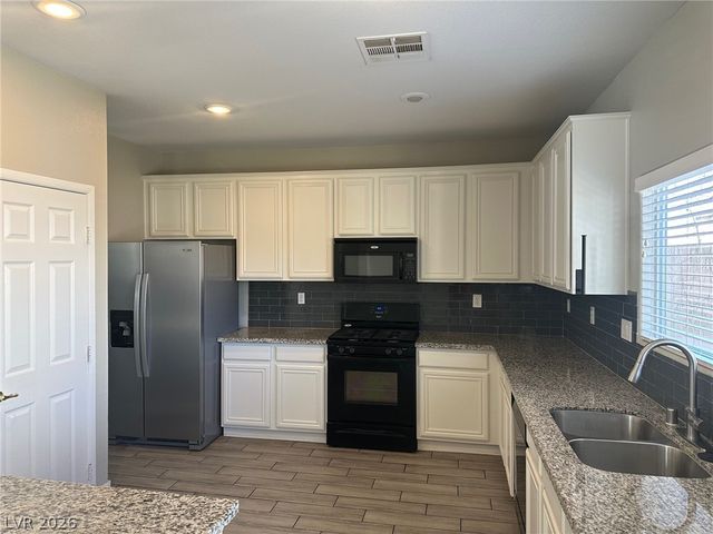 6472 Blue Iris Court, Las Vegas, NV 89141