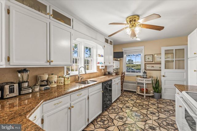 1974 MEADOW LN, Spring Grove, PA 17362