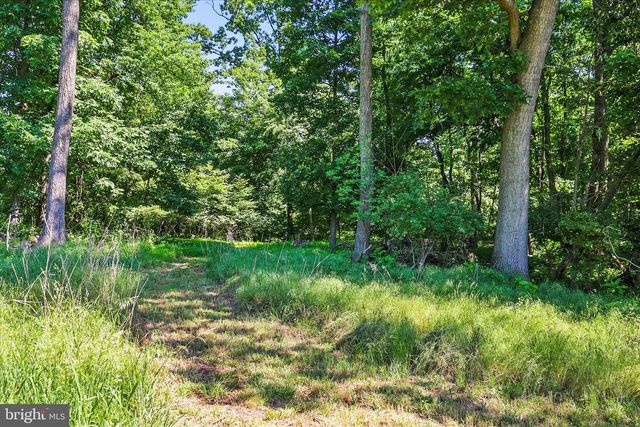 1974 MEADOW LN, Spring Grove, PA 17362