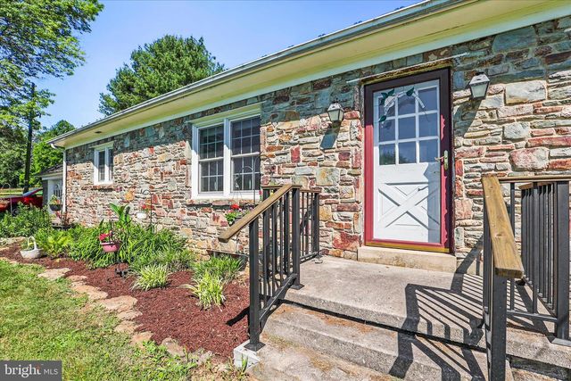 1974 MEADOW LN, Spring Grove, PA 17362