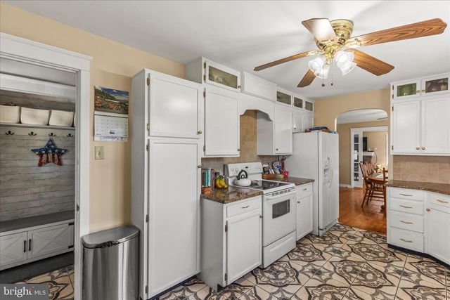 1974 MEADOW LN, Spring Grove, PA 17362
