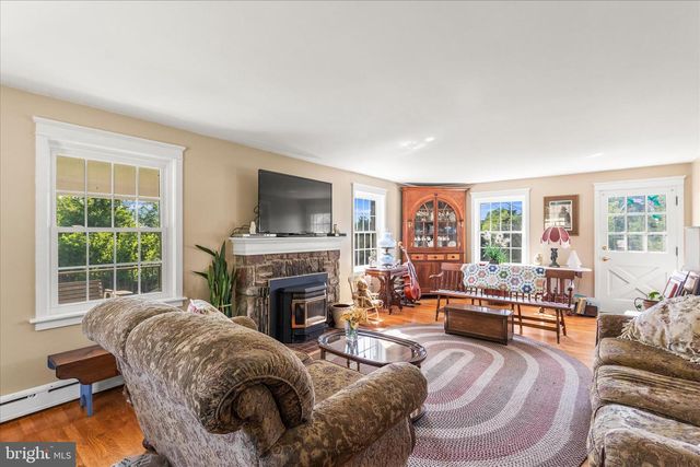 1974 MEADOW LN, Spring Grove, PA 17362
