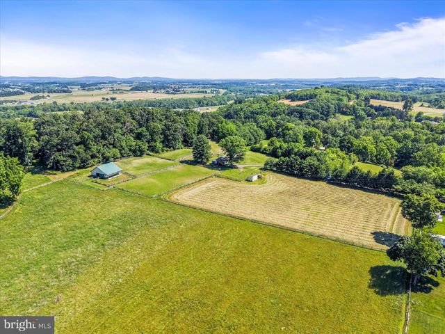 1974 MEADOW LN, Spring Grove, PA 17362