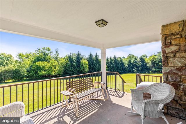 1974 MEADOW LN, Spring Grove, PA 17362