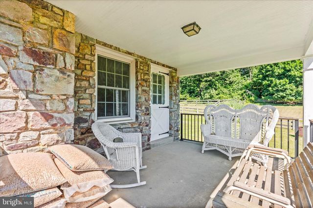 1974 MEADOW LN, Spring Grove, PA 17362