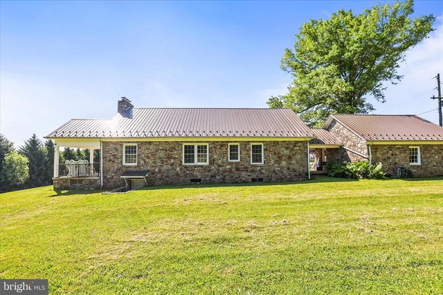 1974 MEADOW LN, Spring Grove, PA 17362