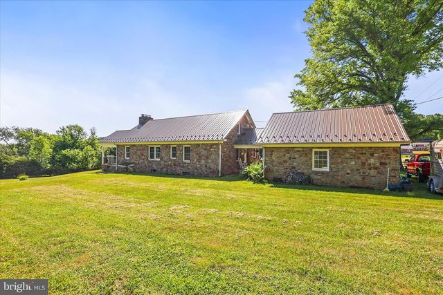 1974 MEADOW LN, Spring Grove, PA 17362
