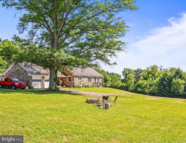 1974 MEADOW LN, Spring Grove, PA 17362