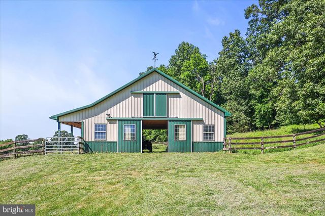 1974 MEADOW LN, Spring Grove, PA 17362