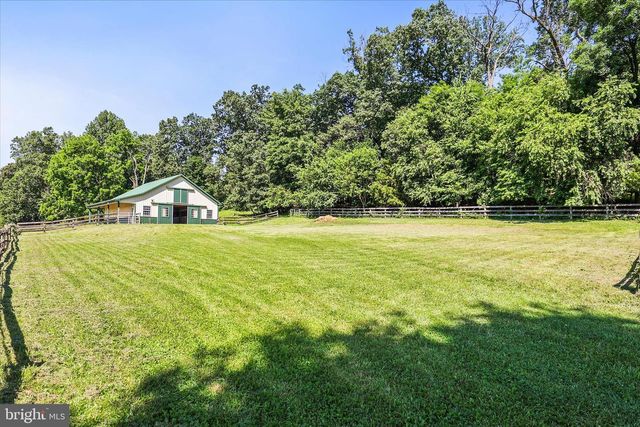 1974 MEADOW LN, Spring Grove, PA 17362