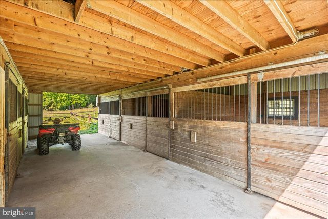 1974 MEADOW LN, Spring Grove, PA 17362