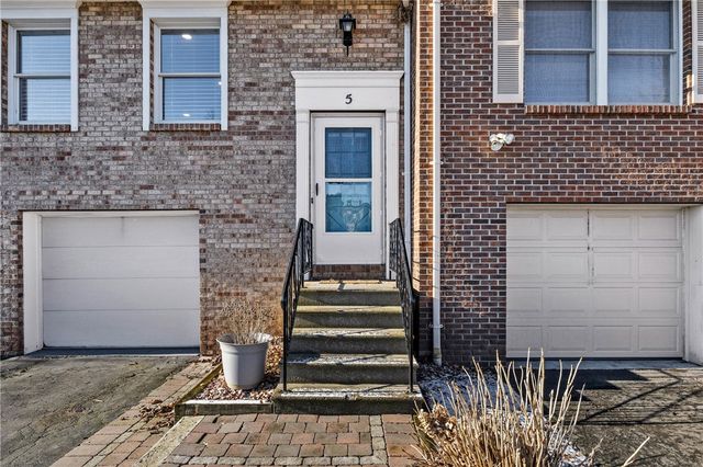 5 Bramblewood Lane, Penfield, NY 14526