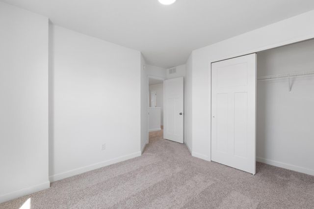 8921 Periwinkle Boulevard, Woodbury, MN 55129