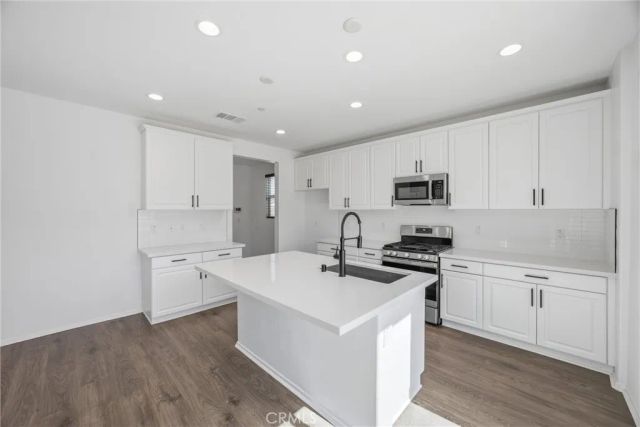 8844 Glencliff Avenue, Hesperia, CA 92345