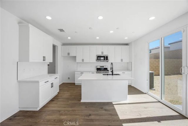 8844 Glencliff Avenue, Hesperia, CA 92345