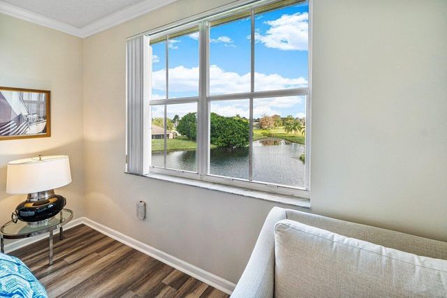 2040 Greenview Shores Boulevard 223, Wellington, FL 33414