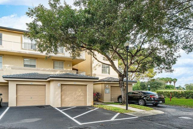 2040 Greenview Shores Boulevard 223, Wellington, FL 33414