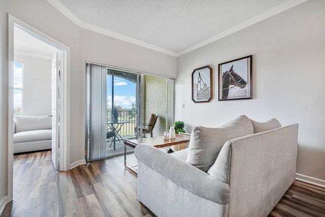 2040 Greenview Shores Boulevard 223, Wellington, FL 33414