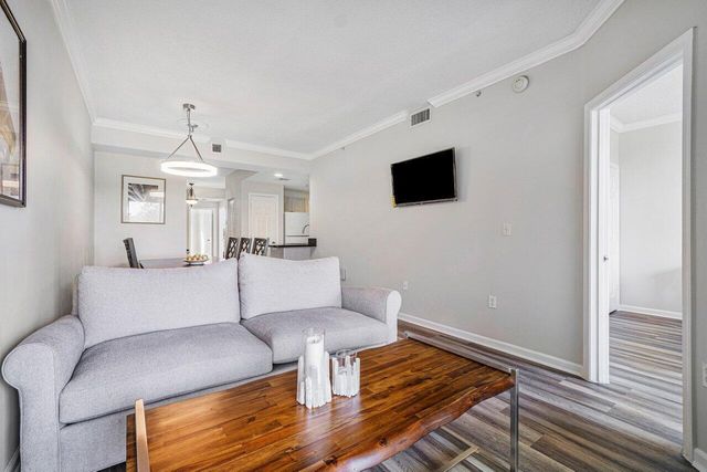 2040 Greenview Shores Boulevard 223, Wellington, FL 33414