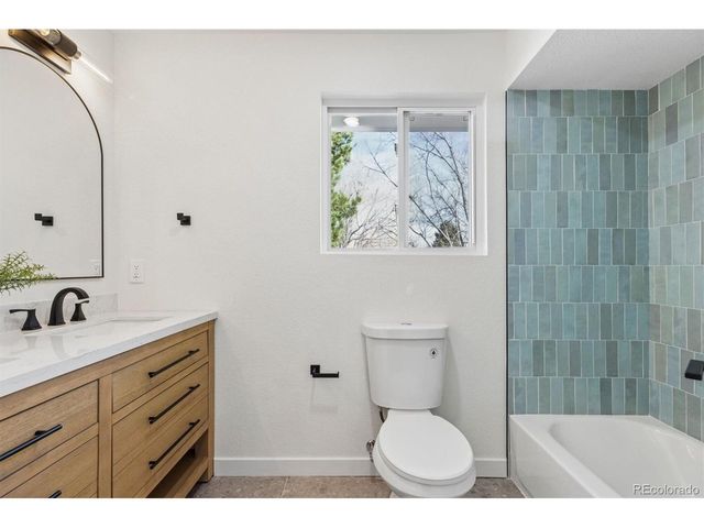 795 S Moore St, Lakewood, CO 80226