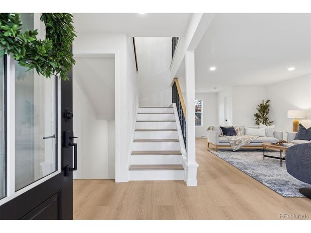 795 S Moore St, Lakewood, CO 80226