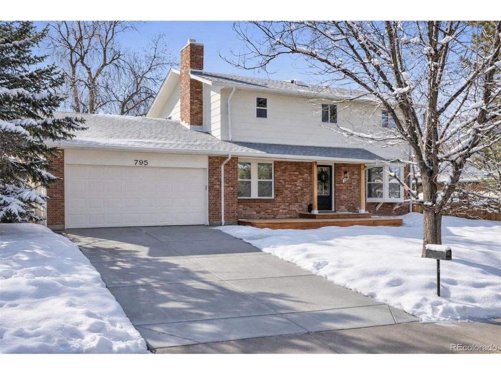 795 S Moore St, Lakewood, CO 80226
