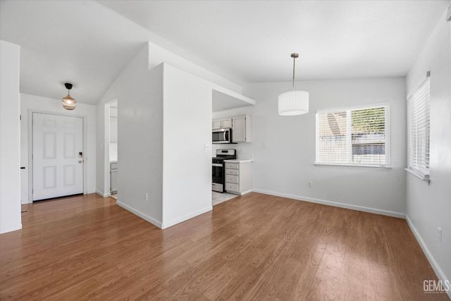 5308 Sierra Pine Court, Bakersfield, CA 93313