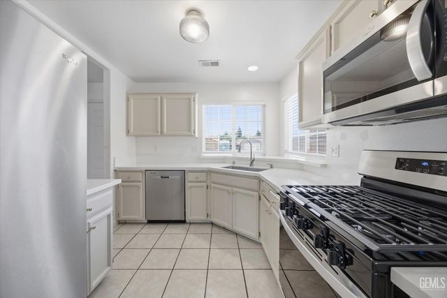 5308 Sierra Pine Court, Bakersfield, CA 93313