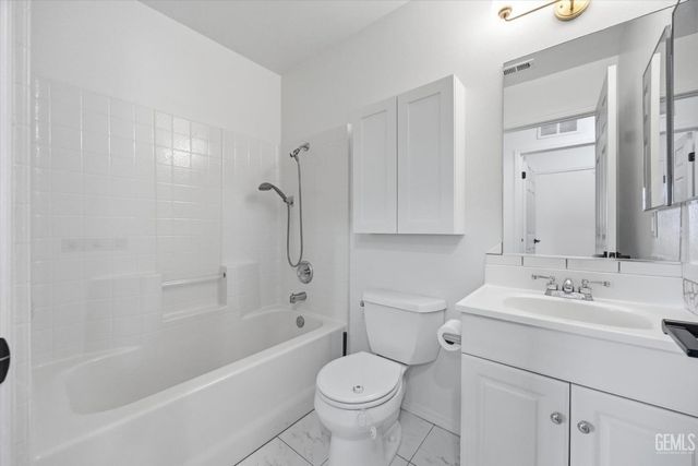 5308 Sierra Pine Court, Bakersfield, CA 93313