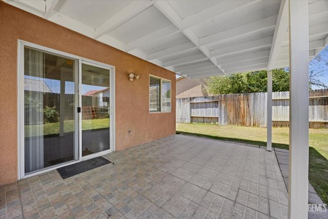 5308 Sierra Pine Court, Bakersfield, CA 93313