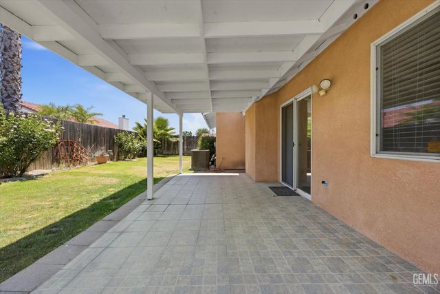 5308 Sierra Pine Court, Bakersfield, CA 93313
