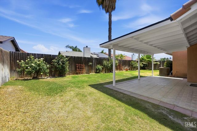 5308 Sierra Pine Court, Bakersfield, CA 93313