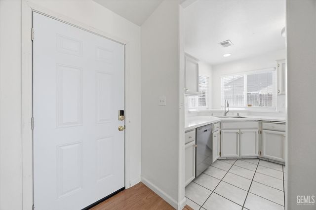 5308 Sierra Pine Court, Bakersfield, CA 93313