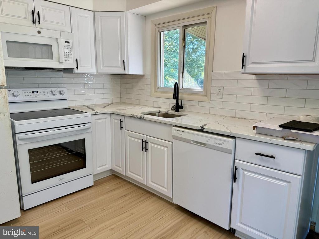 320 EAST DR, Coatesville, PA 19320