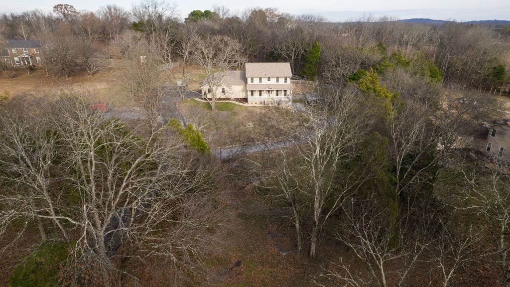 205 Bluegrass Cir, Lebanon, TN 37090