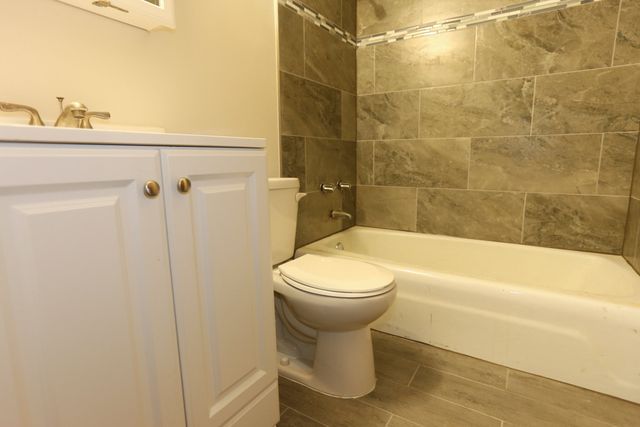 1040 W HOLLYWOOD Avenue 322, Chicago, IL 60660