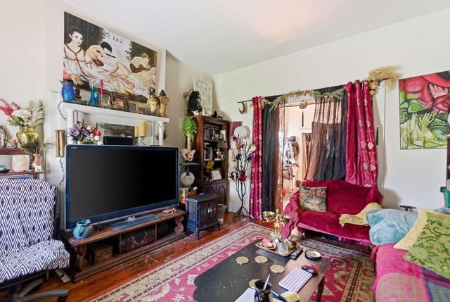 649 N Broadway, Lexington, KY 40508