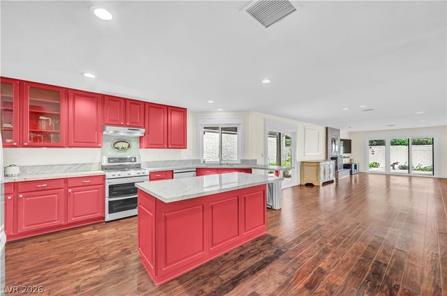 2494 Swan Lane, Las Vegas, NV 89121