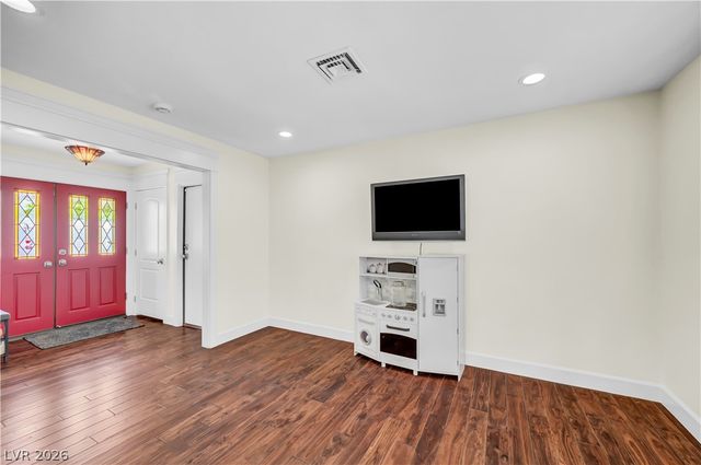 2494 Swan Lane, Las Vegas, NV 89121