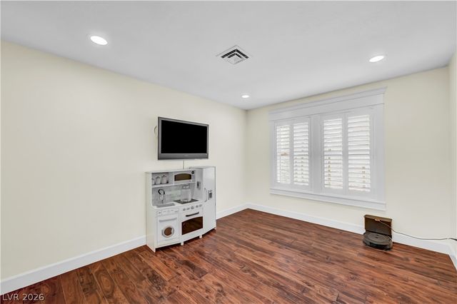 2494 Swan Lane, Las Vegas, NV 89121