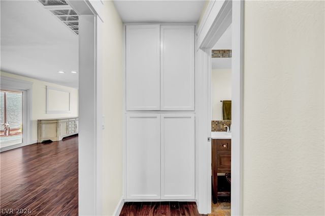 2494 Swan Lane, Las Vegas, NV 89121