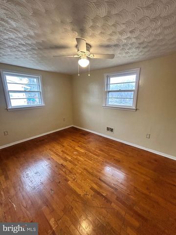 136 LOCUST AVE, Winchester, VA 22601