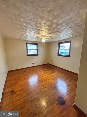 136 LOCUST AVE, Winchester, VA 22601