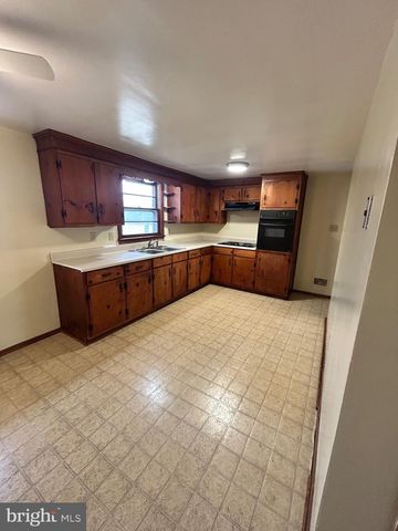 136 LOCUST AVE, Winchester, VA 22601